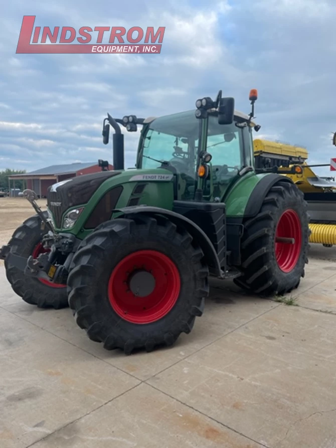 USED 2013 FENDT 724 TRACTOR TR4133